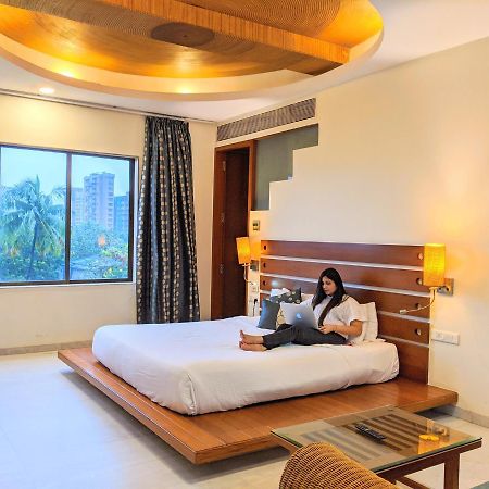 Hotel Jewel Of Chembur Mumbai Exteriör bild