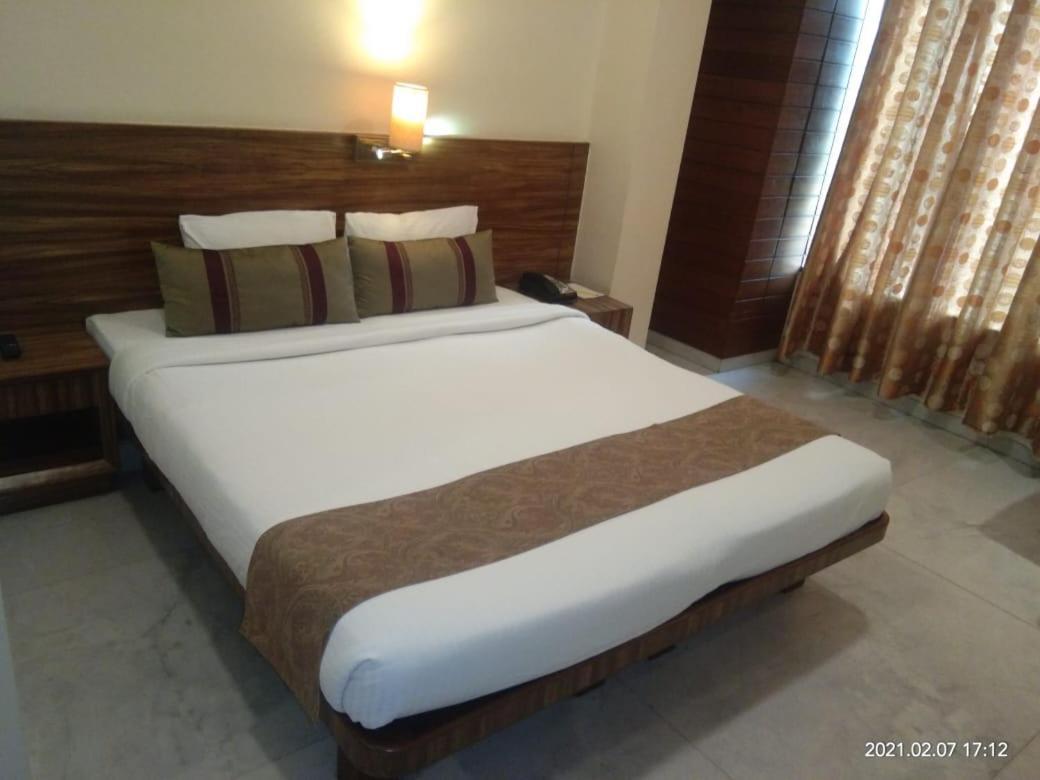 Hotel Jewel Of Chembur Mumbai Exteriör bild